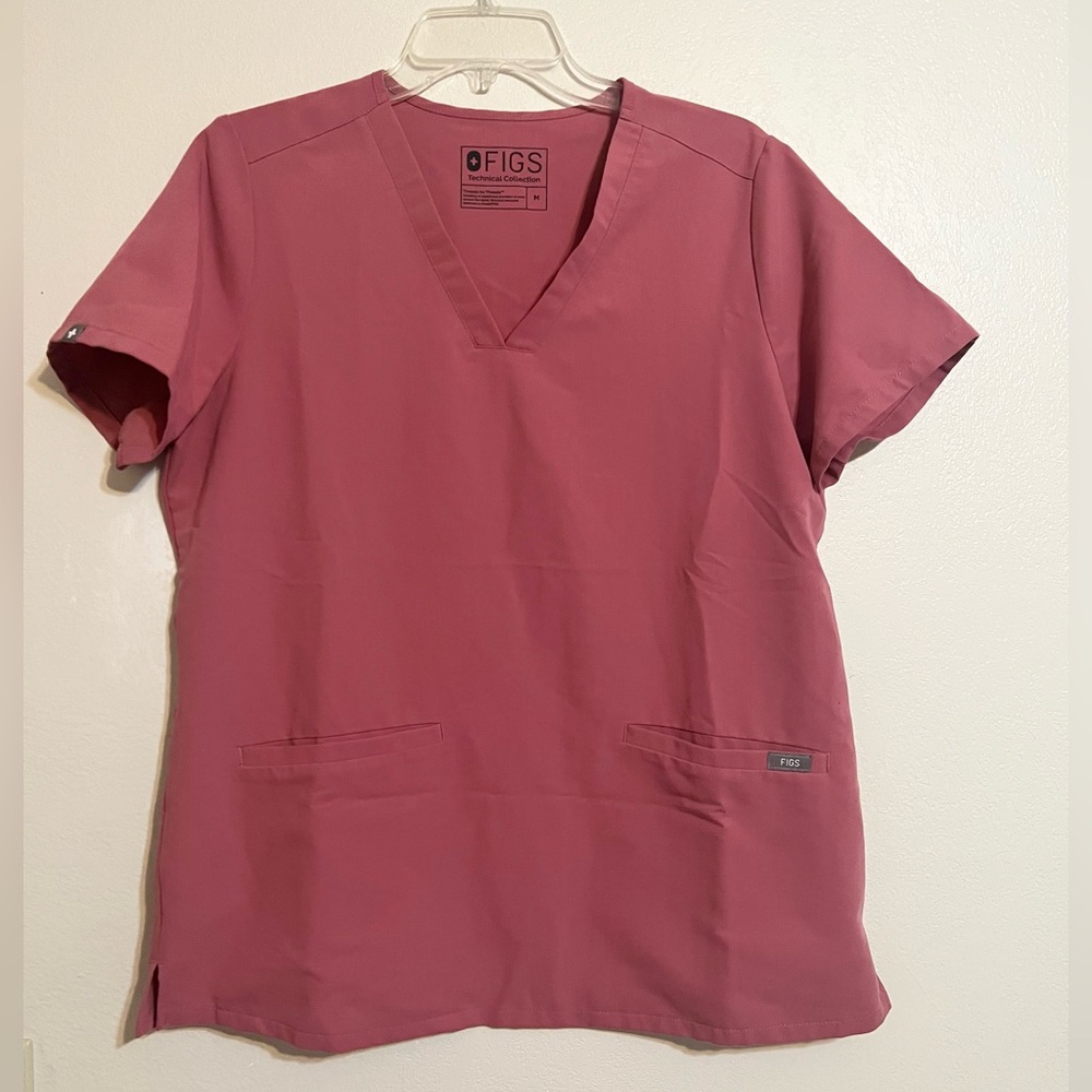 FIGS Women's V-Neck Scrub Top in Rose